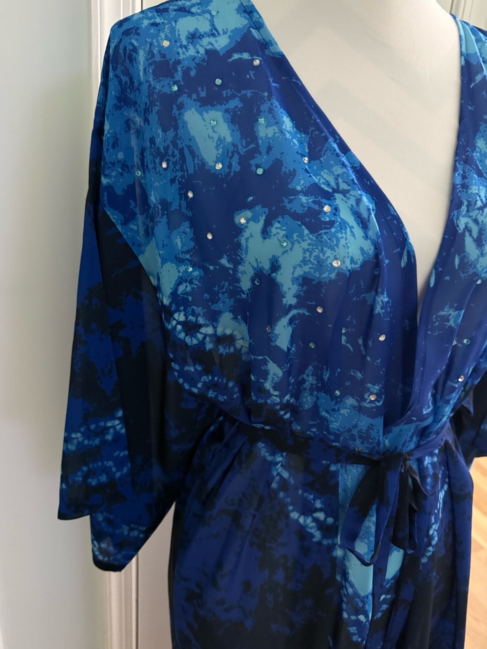 NWOT - Venus Stunning Beach Cover/Robe w/ Rhinestone Detailing - Picture 7 of 9